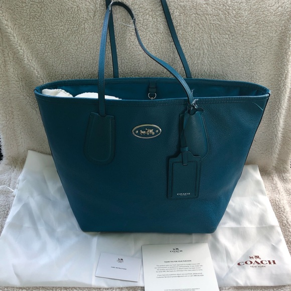 Coach Handbags - Coach leather tote